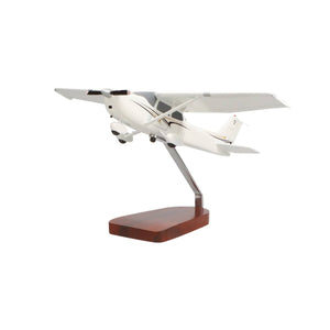 High Flying Models Aircraft Models Cessna® 172 Skyhawk SP Large Mahogany Model