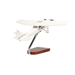 High Flying Models Aircraft Models Cessna® 172 Skyhawk SP Large Mahogany Model