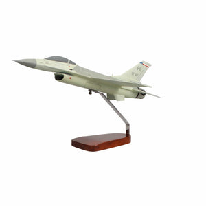 High Flying Models Aircraft Models Lockheed Martin F-16 Fighting Falcon® Large Mahogany Model