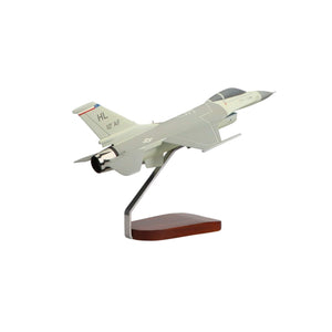 High Flying Models Aircraft Models Lockheed Martin F-16 Fighting Falcon® Large Mahogany Model