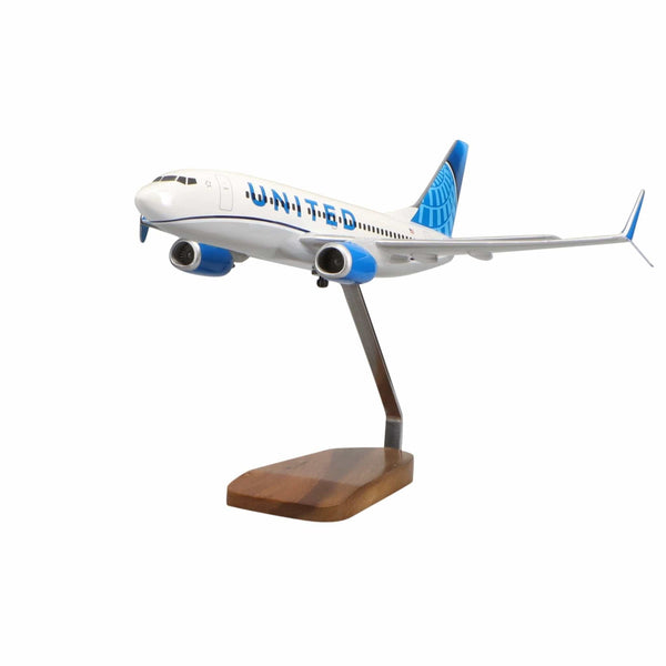 Boeing 737-700 United Airlines (2019 Livery) Large Mahogany Model