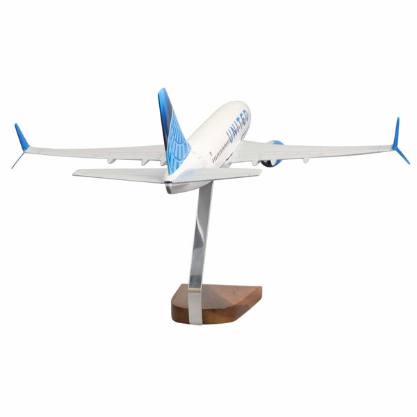 Boeing 737-700 United Airlines (2019 Livery) Large Mahogany Model