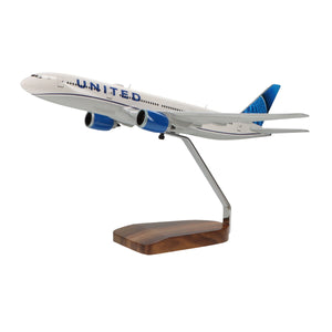 Boeing 777-200 United Airlines (2019 New Livery) Large Mahogany Model