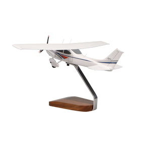 Cessna 182 Skylane (White) Large Mahogany Model