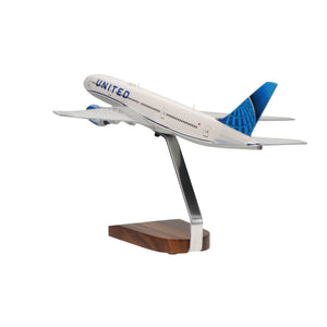 Boeing 777-200 United Airlines (2019 New Livery) Large Mahogany Model