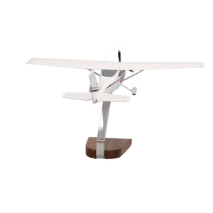 Cessna 182 Skylane (White) Large Mahogany Model